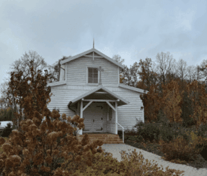 Kompleks budynków kościelnych w Ostrówku