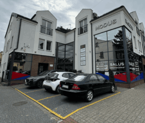 Budynek komercyjny ogrzewany przez gruntowe pompy ciepła