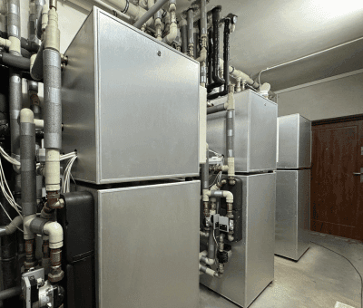 Kaskadowa instalacja w bloku